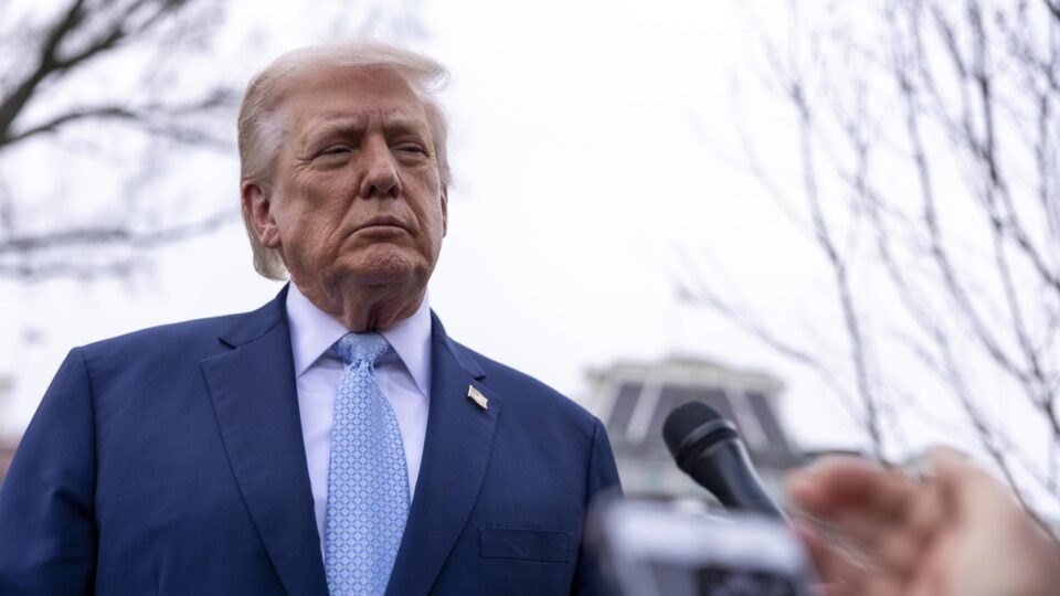 Trump renova críticas à cidadania por nascimento