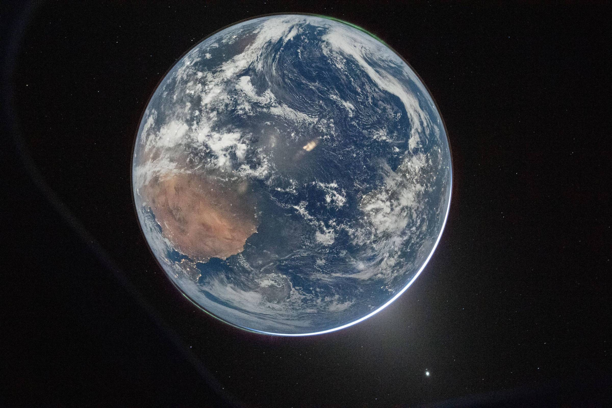 Nasa divulga fotos da Terra feitas pela Artemis 2 - 03/04/2026 - Ciência