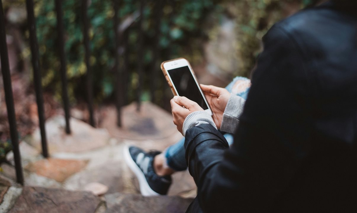 É recomendado que viajantes evitem utilizar redes Wi-Fi públicas