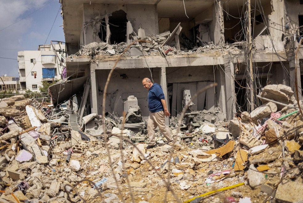 prédio danificado por um ataque israelense, em meio à escalada das hostilidades entre Israel e o Hezbollah — Foto: Adnan Abidi/REUTERS
