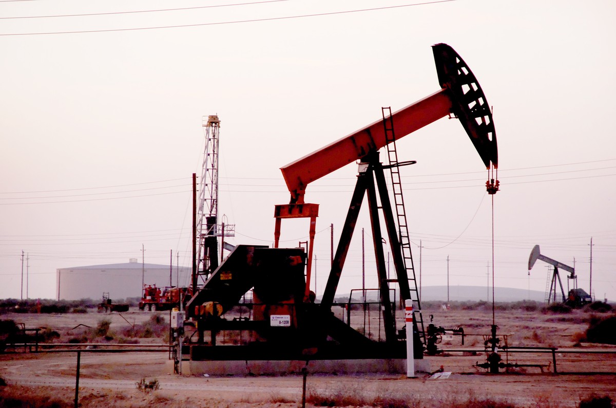 Petróleo abaixo de US$ 100 e bolsas da Ásia mistas após EUA e Irã adiarem negociações | Finanças