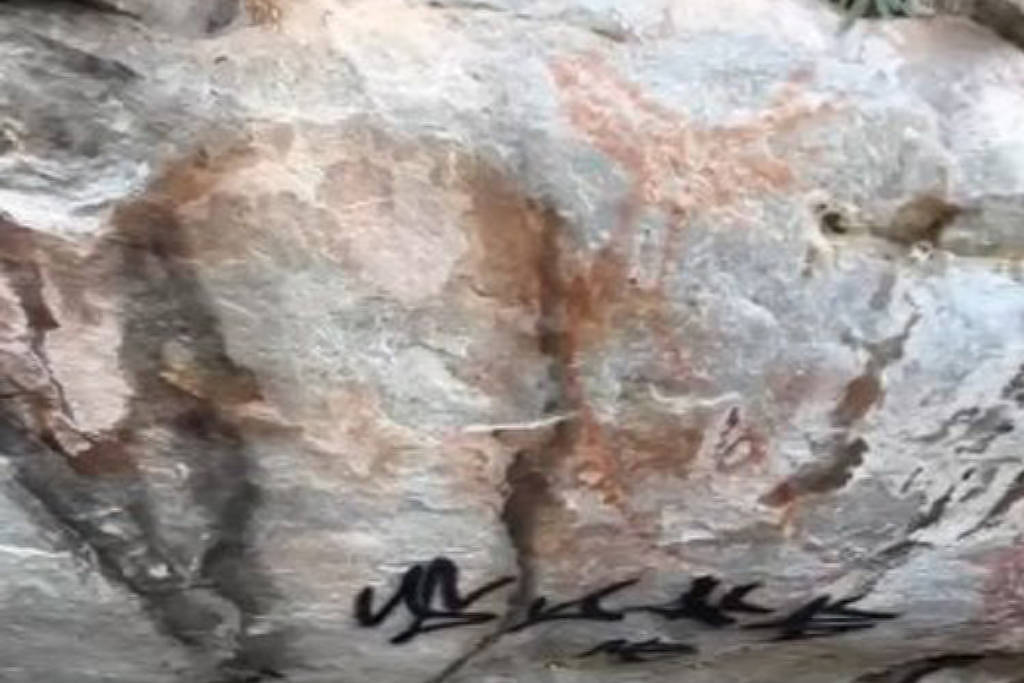 Pichações sobre pinturas rupestres na Serra do Cipó - 11/05/2026 - Ciência