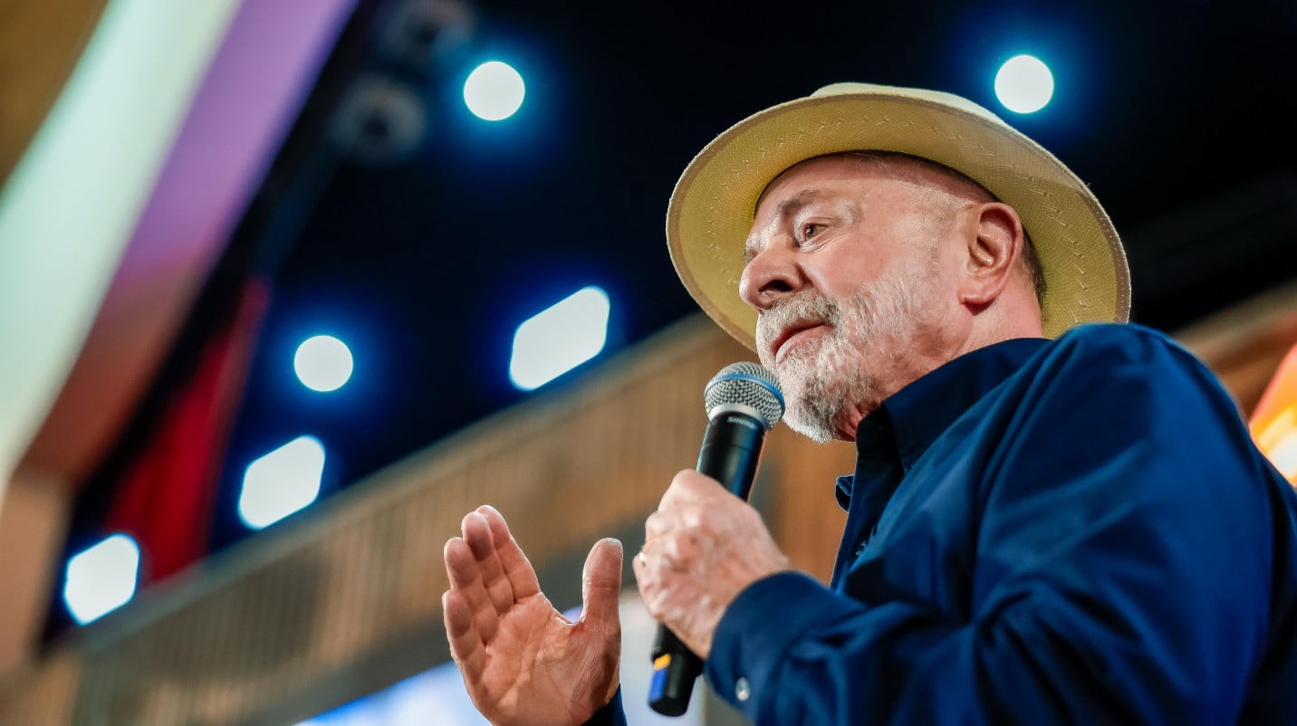 Lula faz radioterapia após retirar lesão de câncer de pele no couro cabeludo