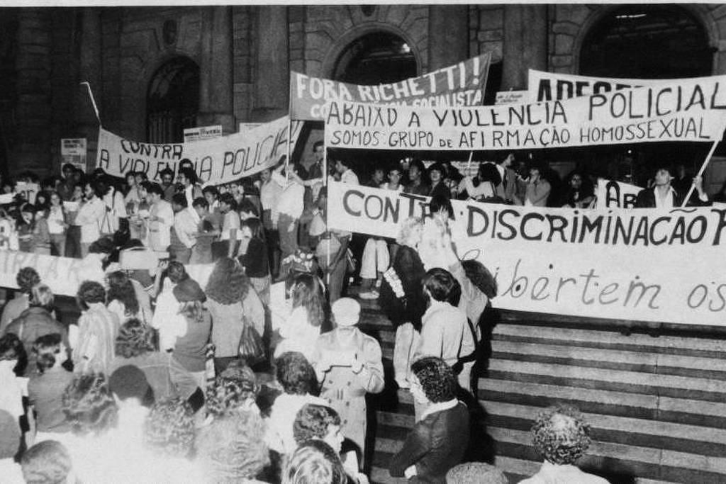 Manifestação de gays no Teatro Municipal