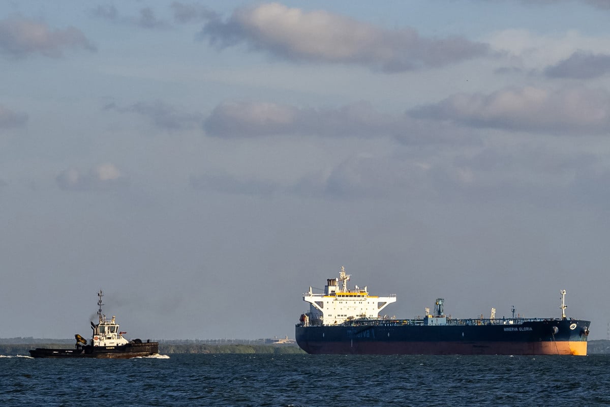 Petróleo abre em queda após Trump dizer que vai revisar proposta do Irã para fim do conflito