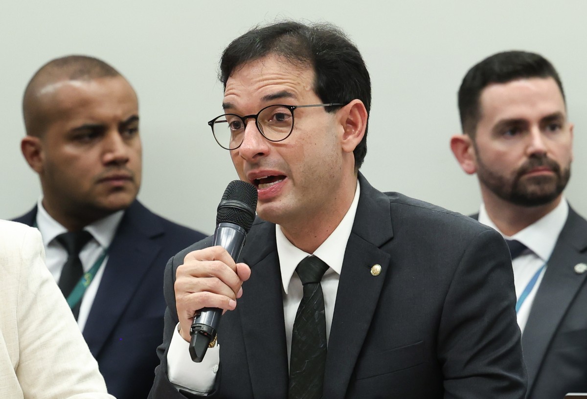 Votação da PEC do fim da escala 6x1 é adiada após pedido de vista | Política