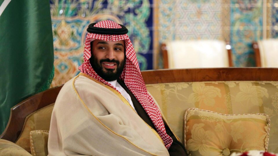 Arábia Saudita prende visitantes por posts nas redes sociais