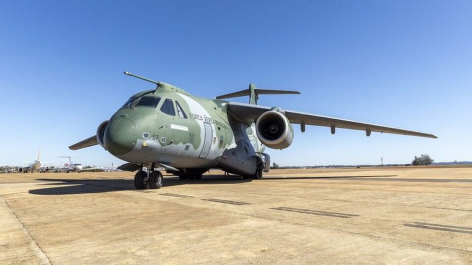 Brasil envia segundo avião da FAB à Venezuela