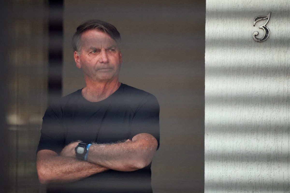 Defesa de Bolsonaro pede que Moraes afaste falta grave por arma apreendida e mantenha prisão domiciliar | Política