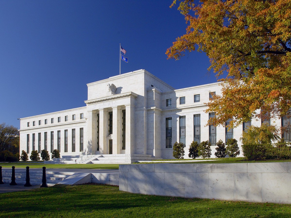 Dirigentes do Fed se dividem entre expectativa de manutenção e alta dos juros até o fim de 2026 | Finanças