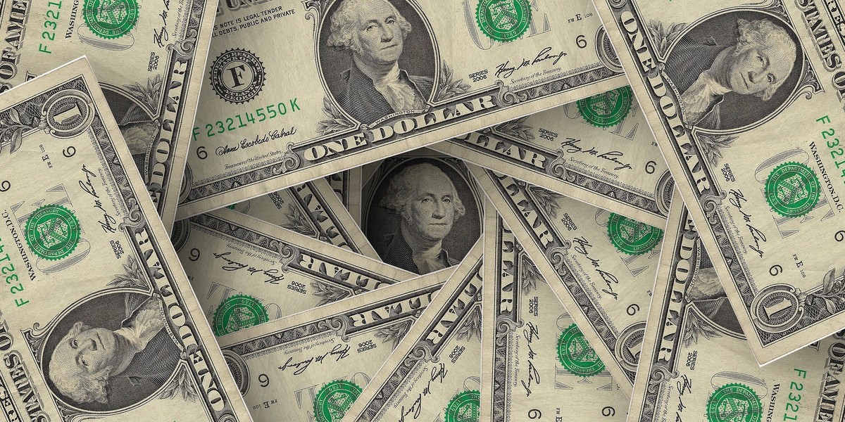 Dólar atinge mínima de dez dias após avanço de acordo entre EUA e Irã | Finanças