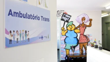 Justiça manda banco pagar R$ 7 mil a trans por atrasar cadastro
