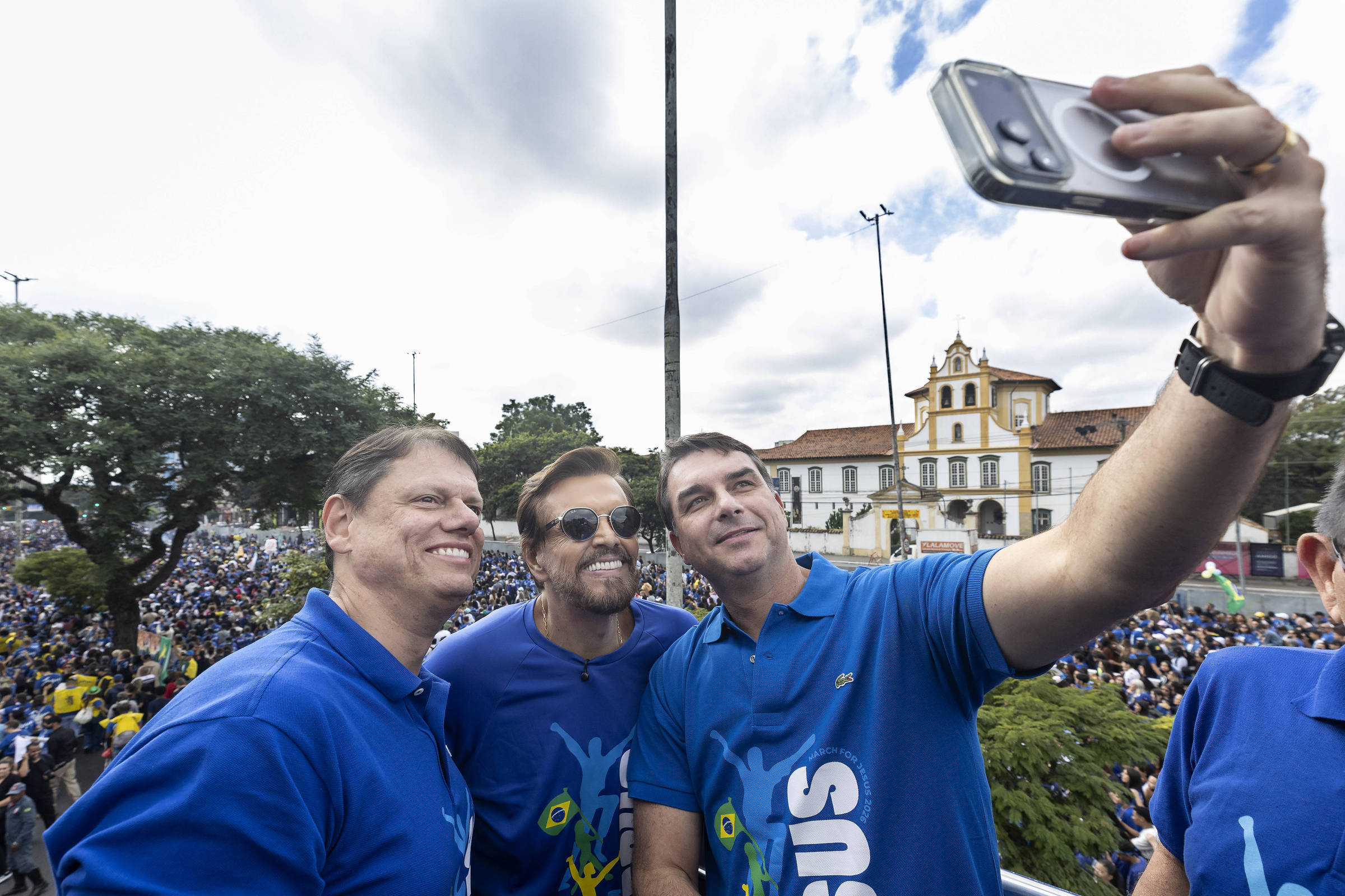 Palanque de Flávio Bolsonaro balança no Rio - 08/06/2026 - Alvaro Costa e Silva