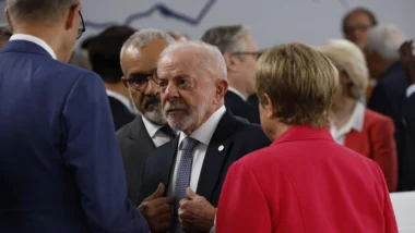 Trump diz que Brasil é “politicamente perigoso”; Lula rebate