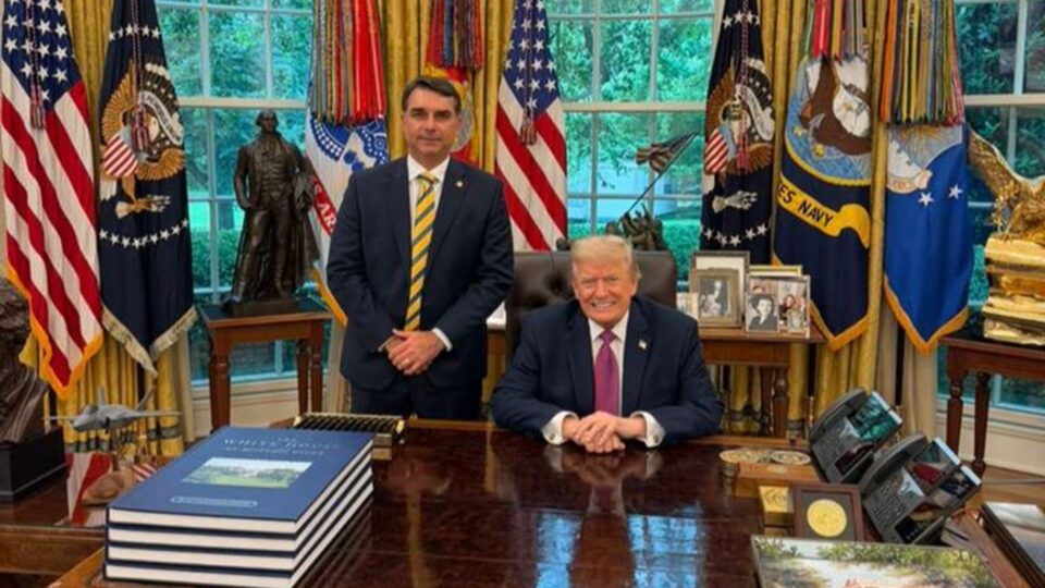 Trump elogia Flávio Bolsonaro e fala de encontro na Casa Branca