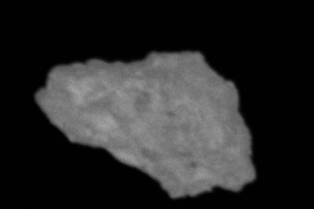 Asteroide irregular em tons de cinza contra fundo preto, com escala de 10 metros para referência de tamanho. Logotipos de agências espaciais chinesas no canto inferior esquerdo.