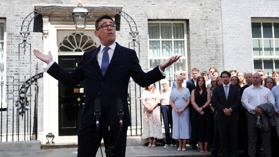 Burnham assume como novo premiê do Reino Unido