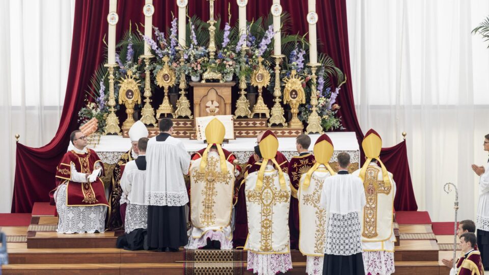 Dois bispos da FSSPX recebem excomunhão pela segunda vez