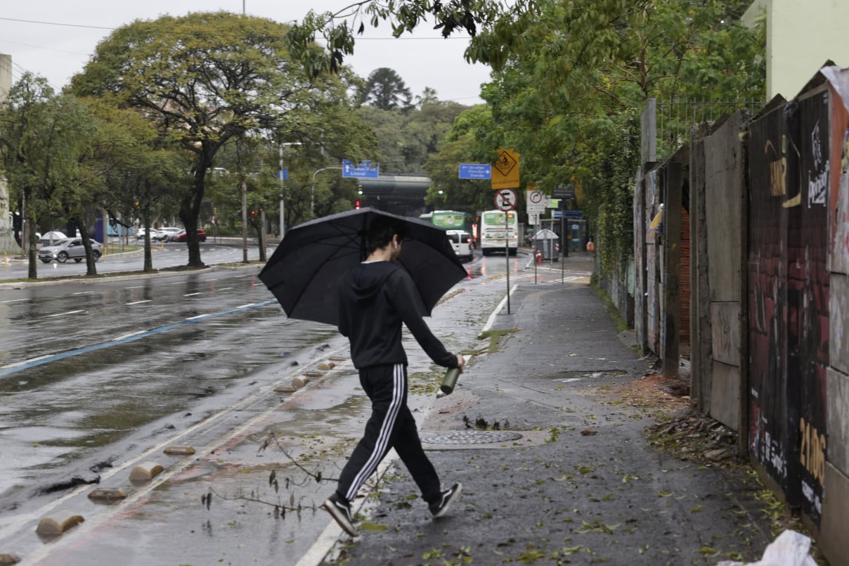Oito cidades gaúchas registram danos após temporal e ventos fortes
