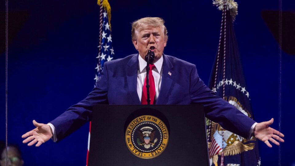Operador de teleprompter teria apostado sobre discursos de Trump
