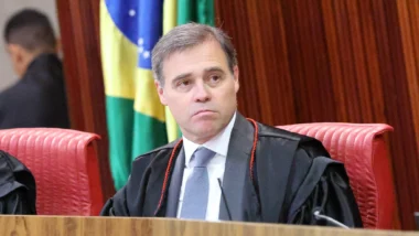 Durigan ataca Bolsonaro por medidas “irresponsáveis” adotadas até 2022