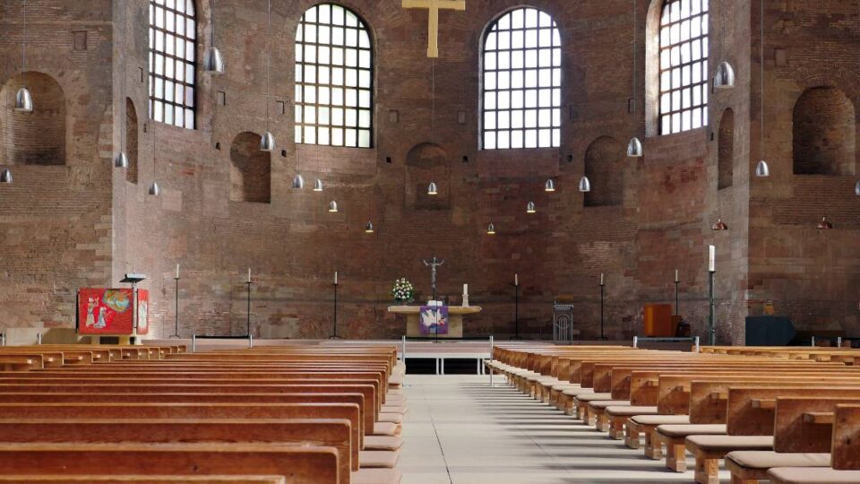 Fé religiosa reduz ansiedade em jovens revela estudo global