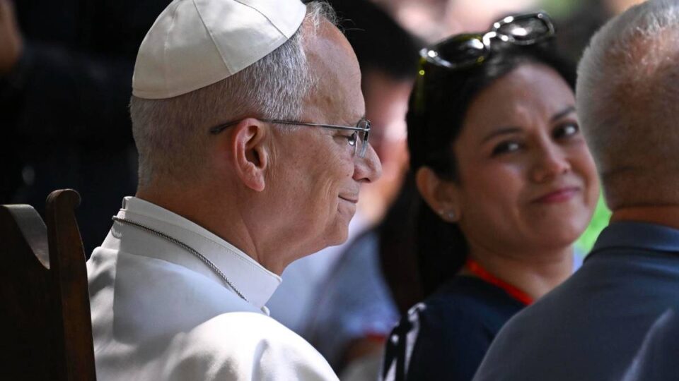 Papa Leão XIV alerta que nenhum algoritmo pode tornar guerra moralmente aceitável