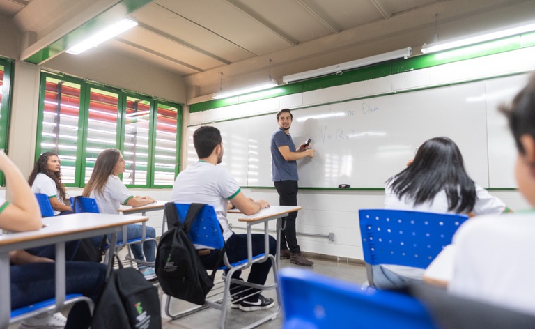 Inscrições para a Escola Sirius a professores de ensino médio