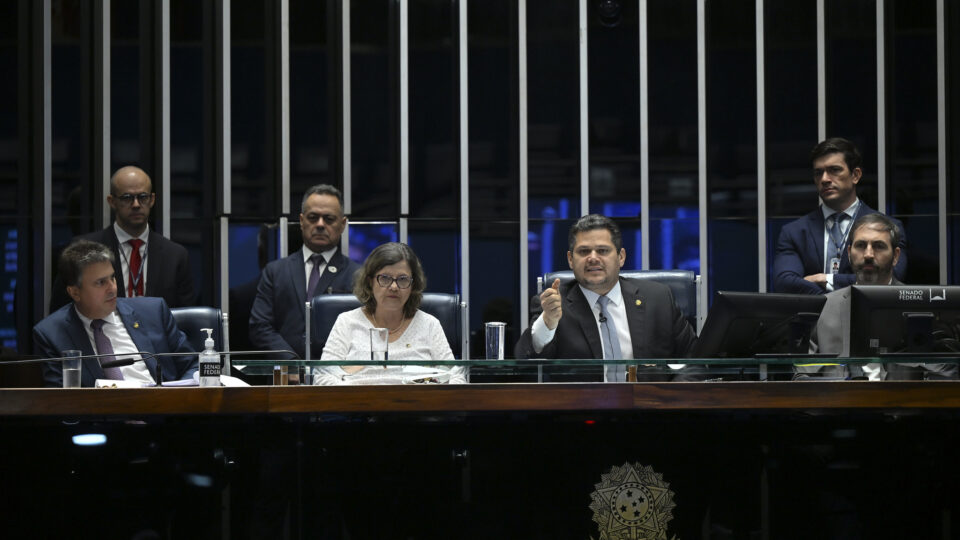 Senado aprova MP do fim da taxa das blusinhas