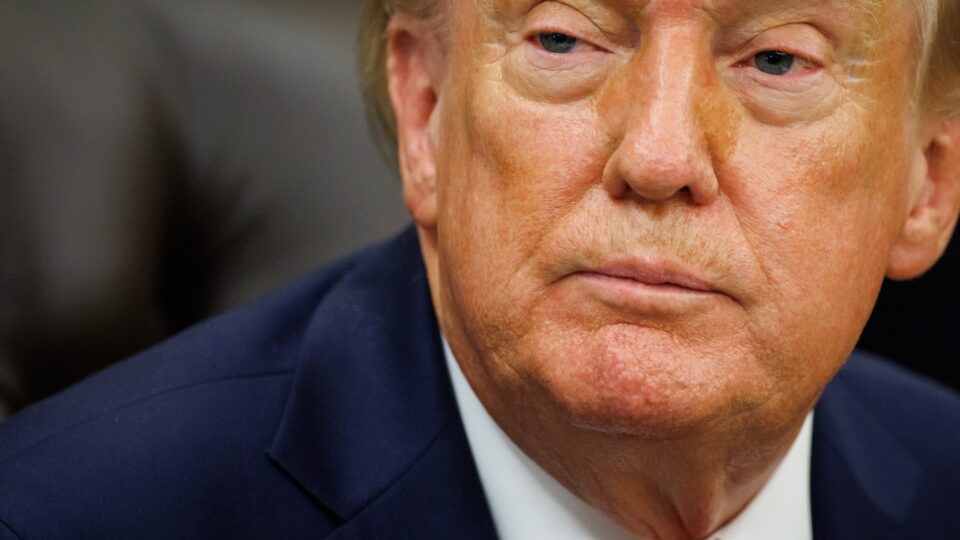 Trump cogita "eliminar" o Irã, mas não descarta chegar a um acordo