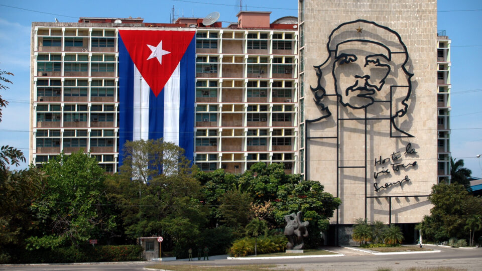 Cuba condena ativista por filmar agente do regime comunista que foi à sua casa