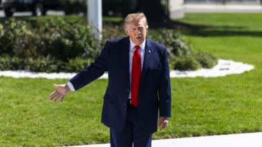 Quem é James Talarico, democrata na mira de Trump